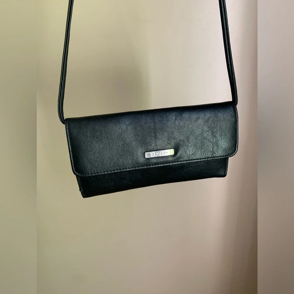 Strada Wallet Crossbody Purse Black vinyl w/ Removable Strap